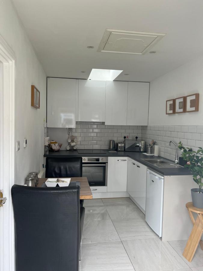 Dannifar Guest House Londen Buitenkant foto