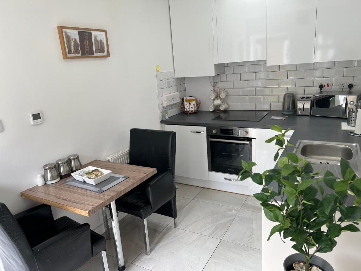 Dannifar Guest House Londen Buitenkant foto